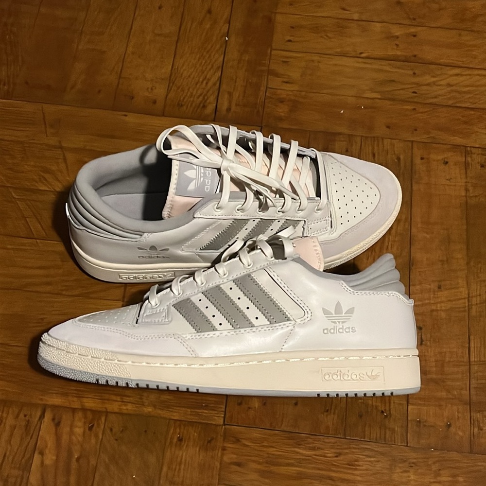 Adidas - Picture 5 of 8
